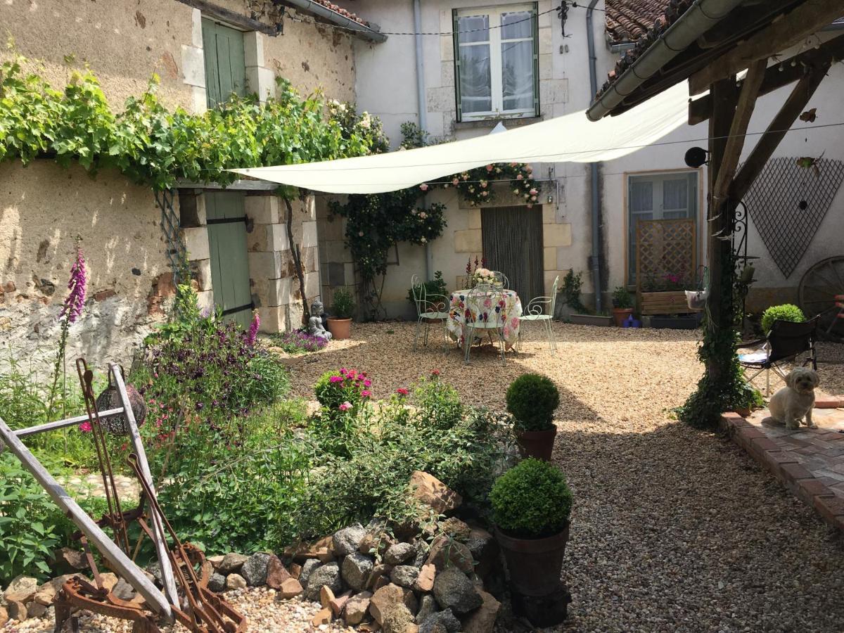 Maison La Roche Chambre D'Hotes Le Vigeant Exteriér fotografie